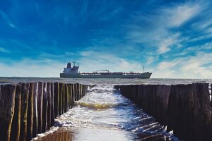 cargo-ship-640x480-11290632.jpeg
