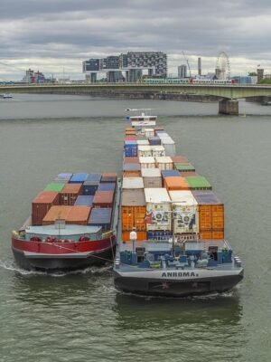 cargo-ship-640x480-63346291.jpeg