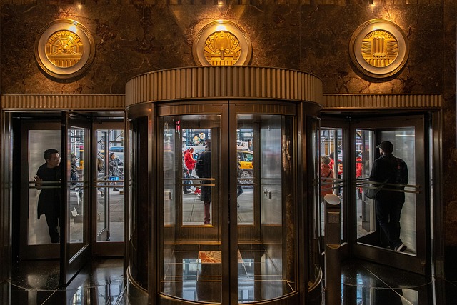 commercial-buildings-640x480-31362698.jpeg
