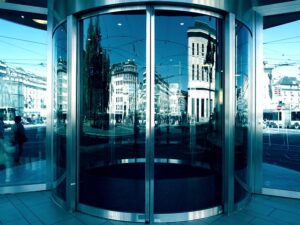 Maximizing Efficiency: High-Output Electric Combi Boilers for Multi-Outlet Demands