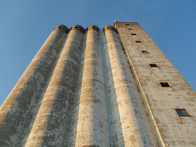 heatingheating-coolingcommercial-buildin-640x480-76255965.jpeg