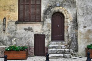 House Sitting Services: Solutions for Busy Professionals