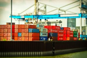 shipping-containers-640x480-16804025.jpeg