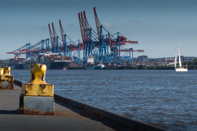 shipping-containers-640x480-72313398.jpeg