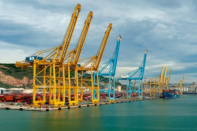shipping-containershipping-containerscon-640x480-13635557.jpeg