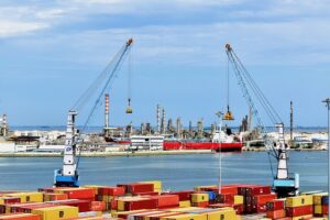 shipping-containershipping-containerscon-640x480-16290904.jpeg
