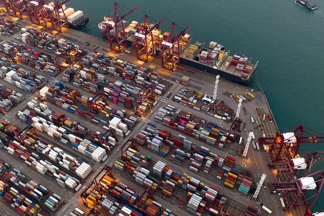 shipping-containershipping-containerscon-640x480-16824362.jpeg