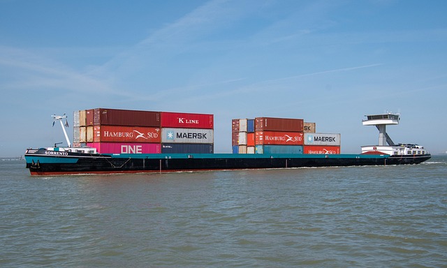 shipping-containershipping-containerscon-640x480-25793686.jpeg