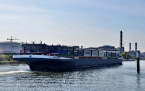 shipping-containershipping-containerscon-640x480-28895651.jpeg