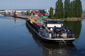 shipping-containershipping-containerscon-640x480-32604608.jpeg