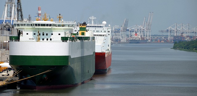 shipping-containershipping-containerscon-640x480-33093450.jpeg