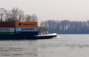 shipping-containershipping-containerscon-640x480-3751112.jpeg
