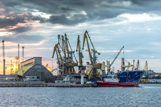 shipping-containershipping-containerscon-640x480-43768499.jpeg