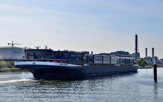 shipping-containershipping-containerscon-640x480-50573585.jpeg