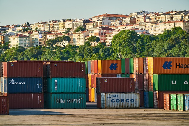 shipping-containershipping-containerscon-640x480-54316525.jpeg