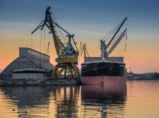 shipping-containershipping-containerscon-640x480-55755838.jpeg