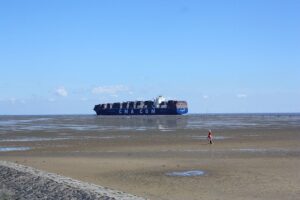 shipping-containershipping-containerscon-640x480-5770746.jpeg