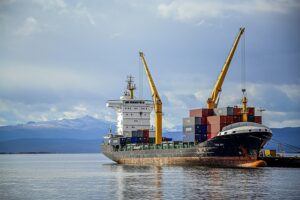 shipping-containershipping-containerscon-640x480-60686749.jpeg