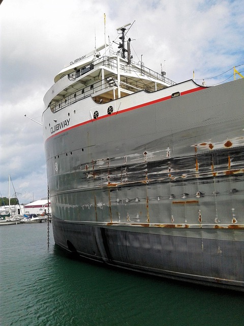 shipping-containershipping-containerscon-640x480-63096093.jpeg