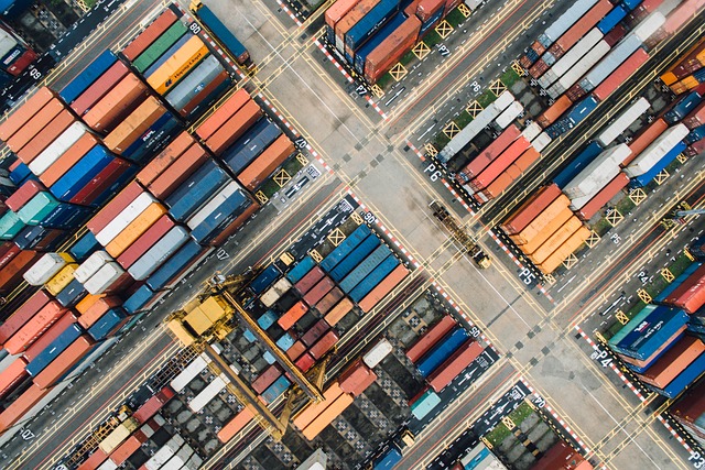 shipping-containershipping-containerscon-640x480-66986886.jpeg