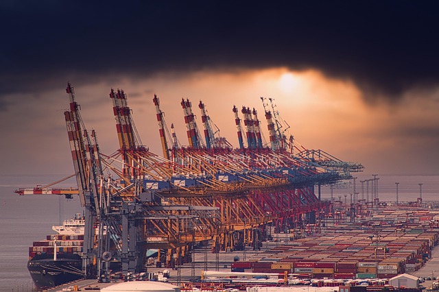 shipping-containershipping-containerscon-640x480-74397372.jpeg