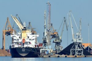 shipping-containershipping-containerscon-640x480-75587609.jpeg