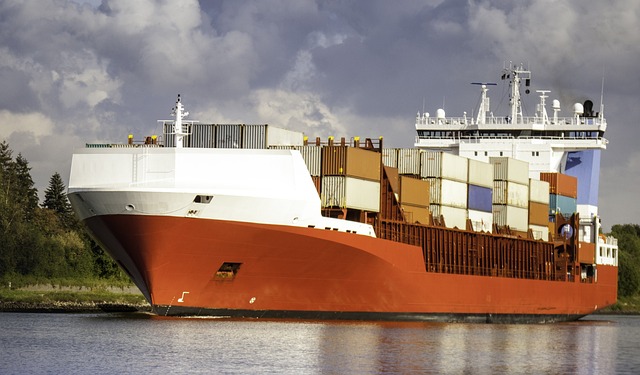 shipping-containershipping-containerscon-640x480-76886160.jpeg