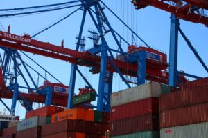 shipping-containershipping-containerscon-640x480-77500739.jpeg