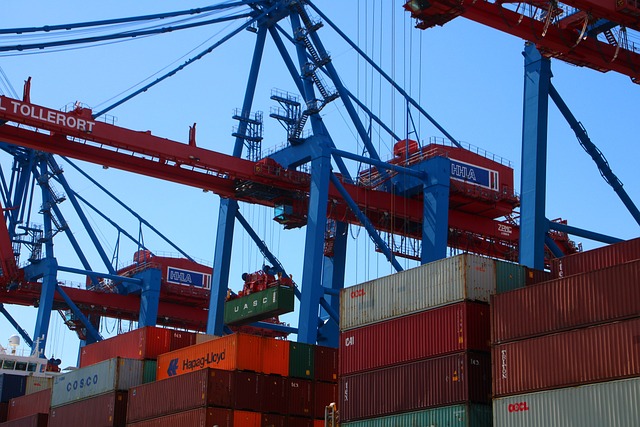 shipping-containershipping-containerscon-640x480-77500739.jpeg