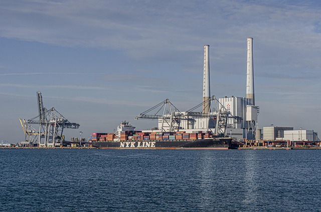 shipping-containershipping-containerscon-640x480-84533861.jpeg