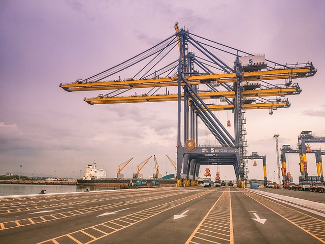 shipping-containershipping-containerscon-640x480-87421743.jpeg