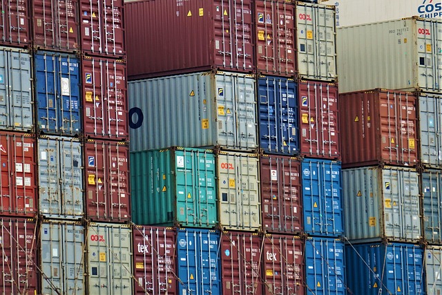 shipping-containershipping-containerscon-640x480-8943629.jpeg