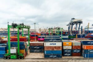 shipping-containershipping-containerscon-640x480-91058427.jpeg