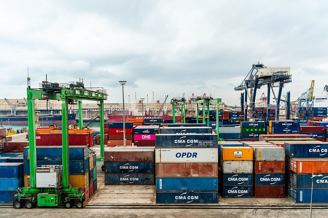 shipping-containershipping-containerscon-640x480-91058427.jpeg