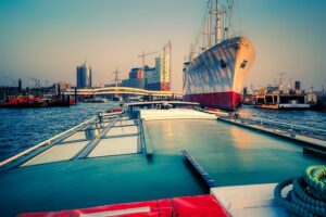 shipping-containershipping-containerscon-640x480-92837840.jpeg