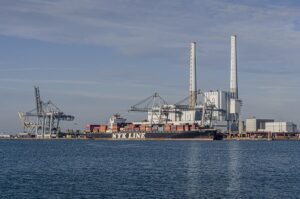 shipping-containershipping-containerscon-640x480-92966866.jpeg