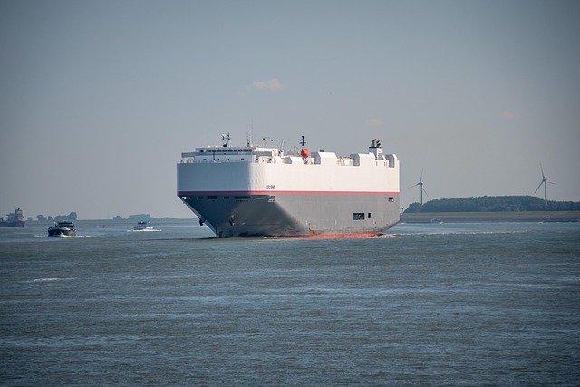 cargo-ship-640x480-13366277.jpeg