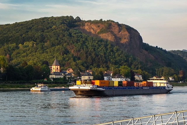 cargo-ship-640x480-13563996.jpeg
