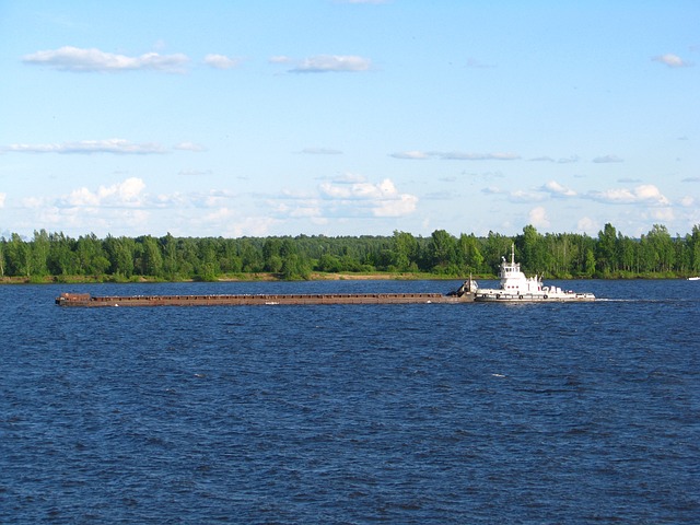 cargo-ship-640x480-30942479.jpeg