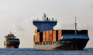 cargo-ship-640x480-32568957.jpeg