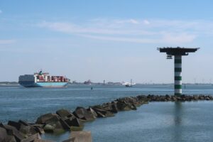 cargo-ship-640x480-60562399.jpeg