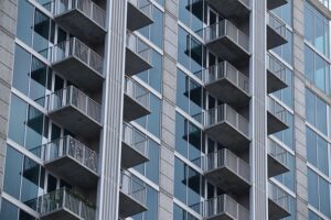 commercial-building-640x480-12778435.jpeg