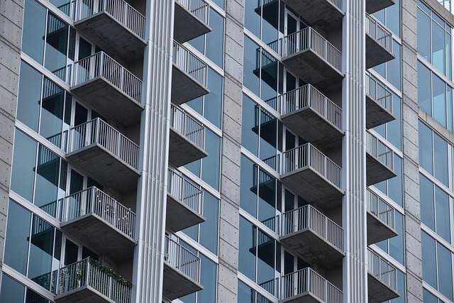 commercial-building-640x480-12778435.jpeg