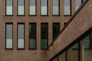 commercial-building-640x480-22193266.jpeg