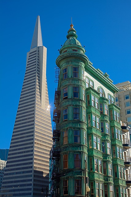 commercial-building-640x480-30422845.jpeg