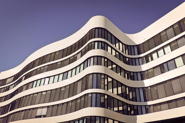 commercial-building-640x480-43944401.jpeg