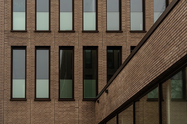 commercial-building-640x480-50868007.jpeg