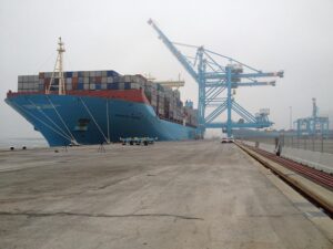 container-ship-640x480-10819058.jpeg
