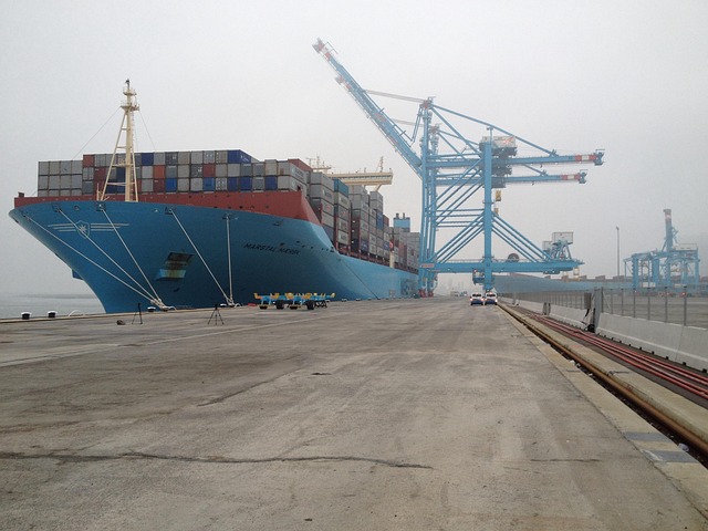 container-ship-640x480-10819058.jpeg