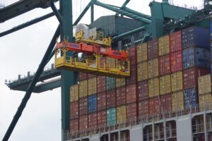 container-ship-640x480-42416266.jpeg
